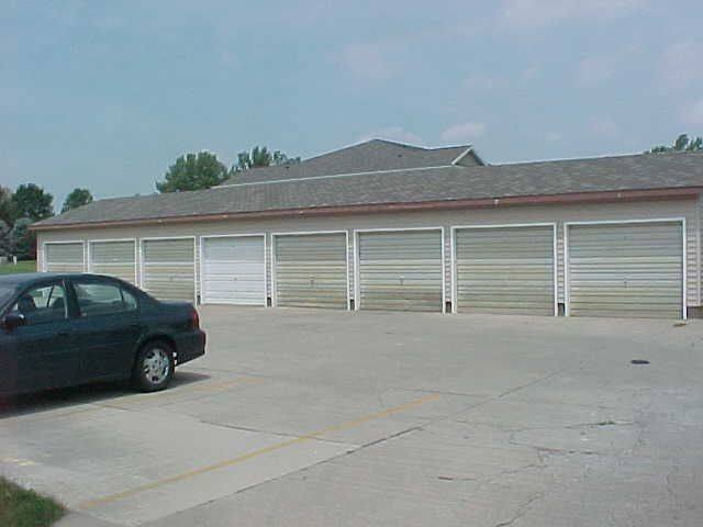 Apartment for rent at 221 Brookeridge Dr, Waterloo, IA 50701