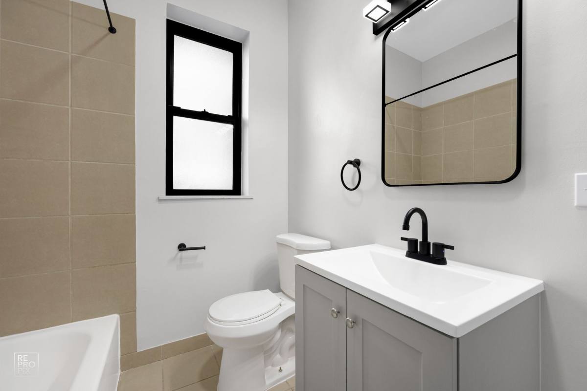 Apartment for rent at 5019 S St Lawrence Ave, Chicago, IL 60615