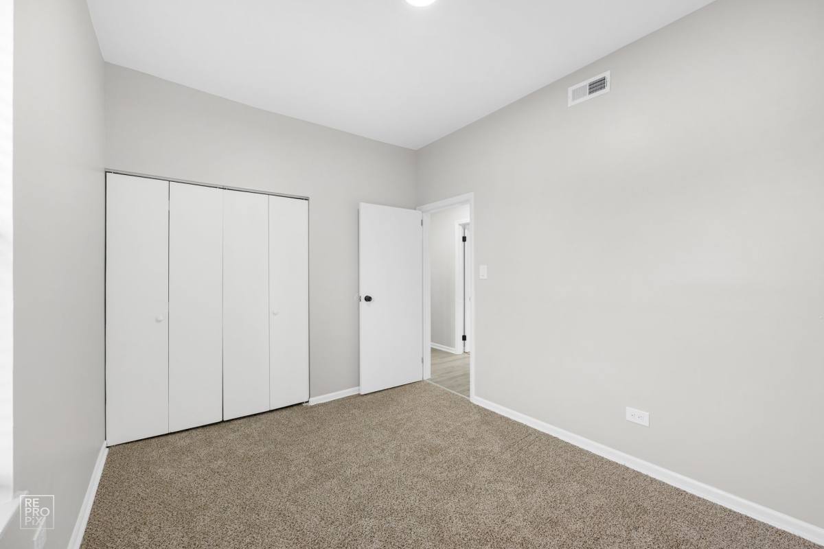 Apartment for rent at 5019 S St Lawrence Ave, Chicago, IL 60615