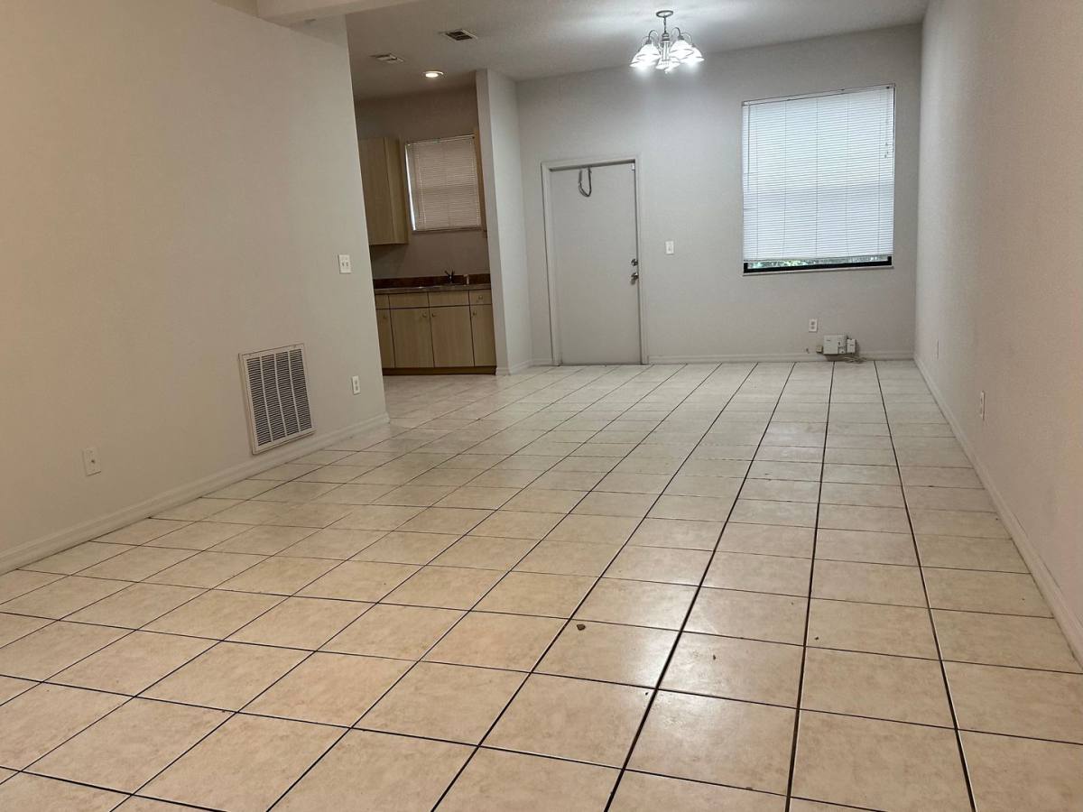 Townhouse for rent at 3619 W Reynolds St, Plant City, FL 33563