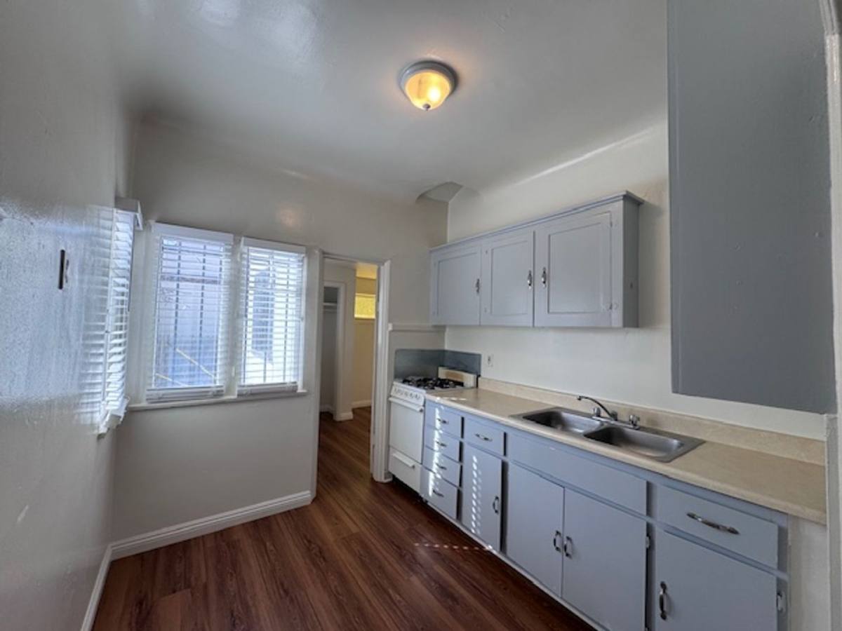 Apartment for rent at 416 W Burnett St, Long Beach, CA 90806