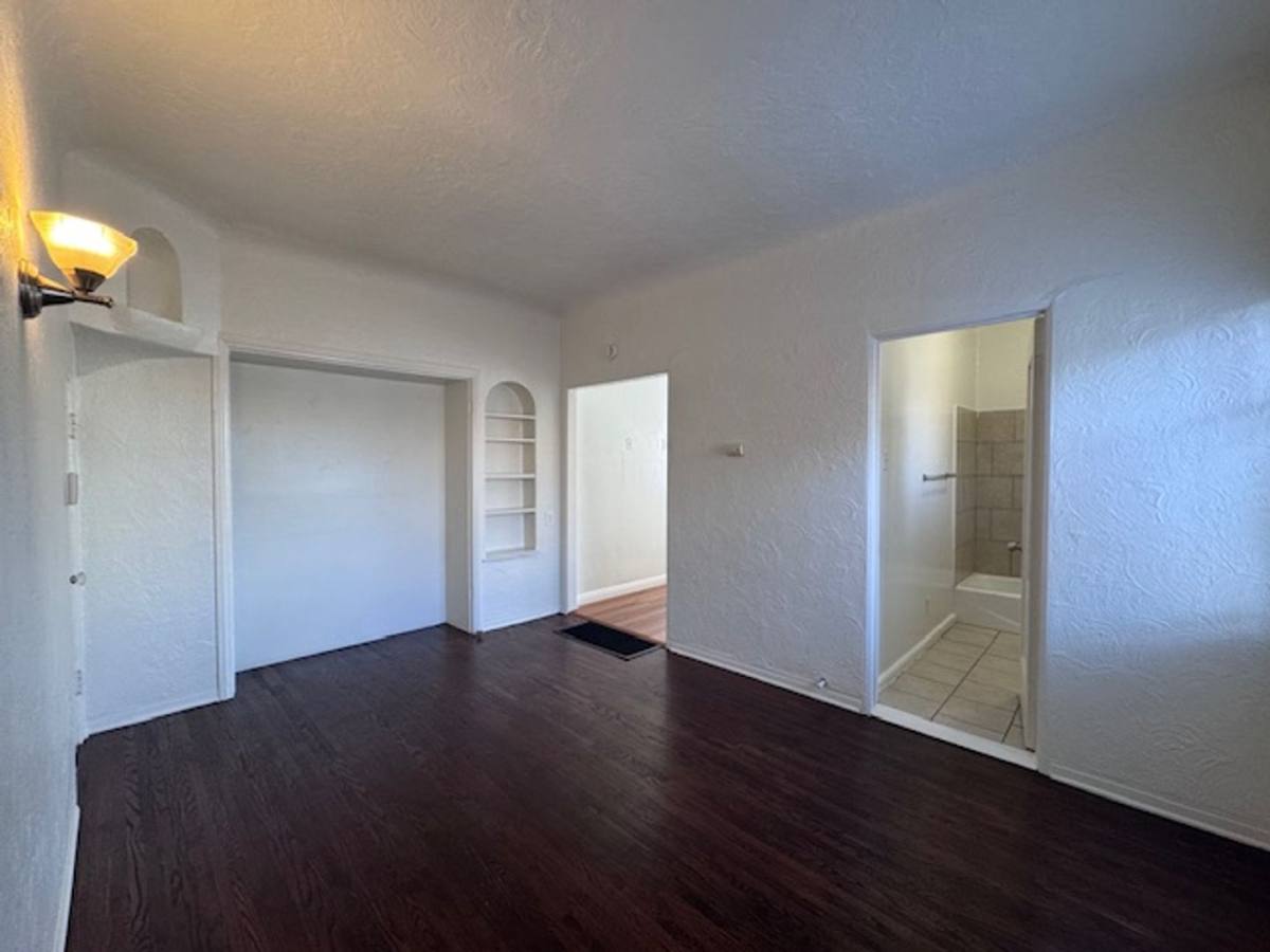 Apartment for rent at 416 W Burnett St, Long Beach, CA 90806