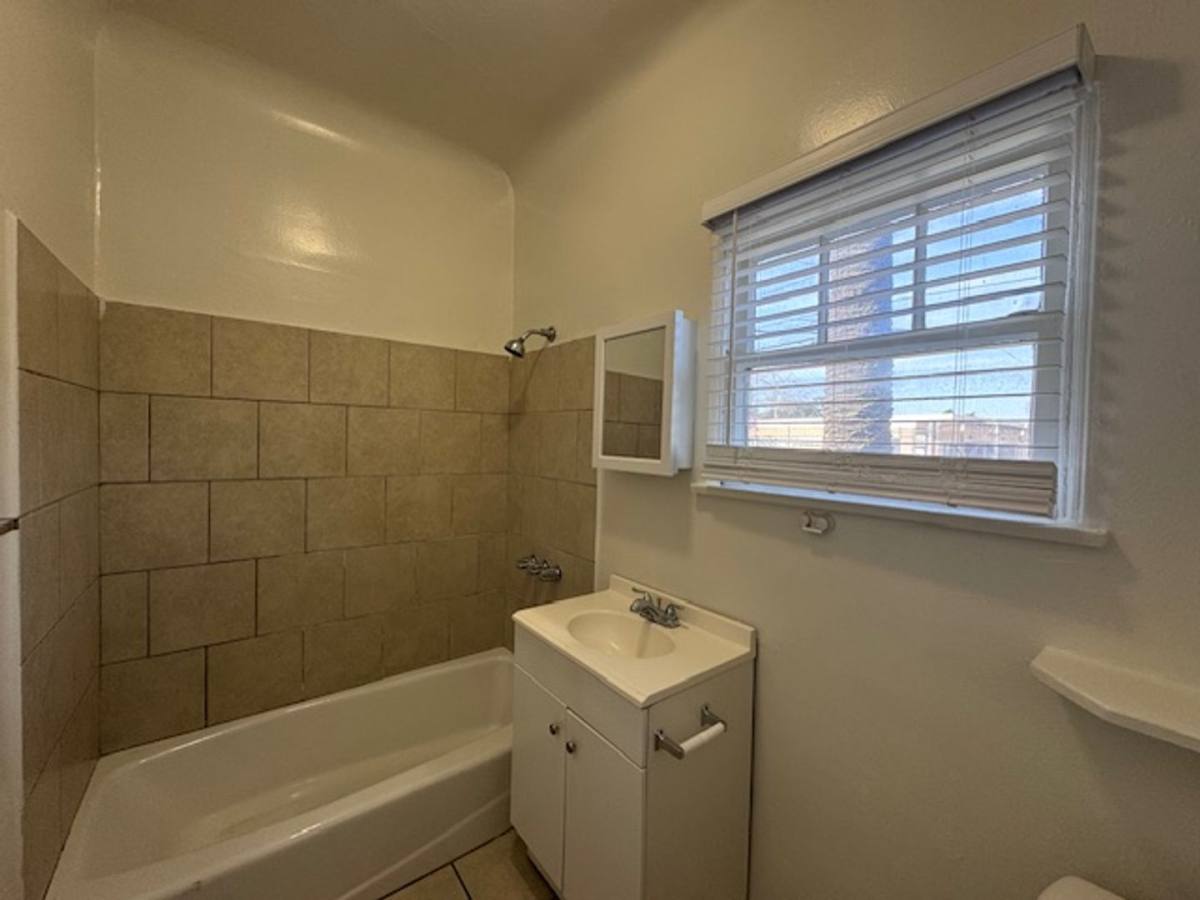 Apartment for rent at 416 W Burnett St, Long Beach, CA 90806