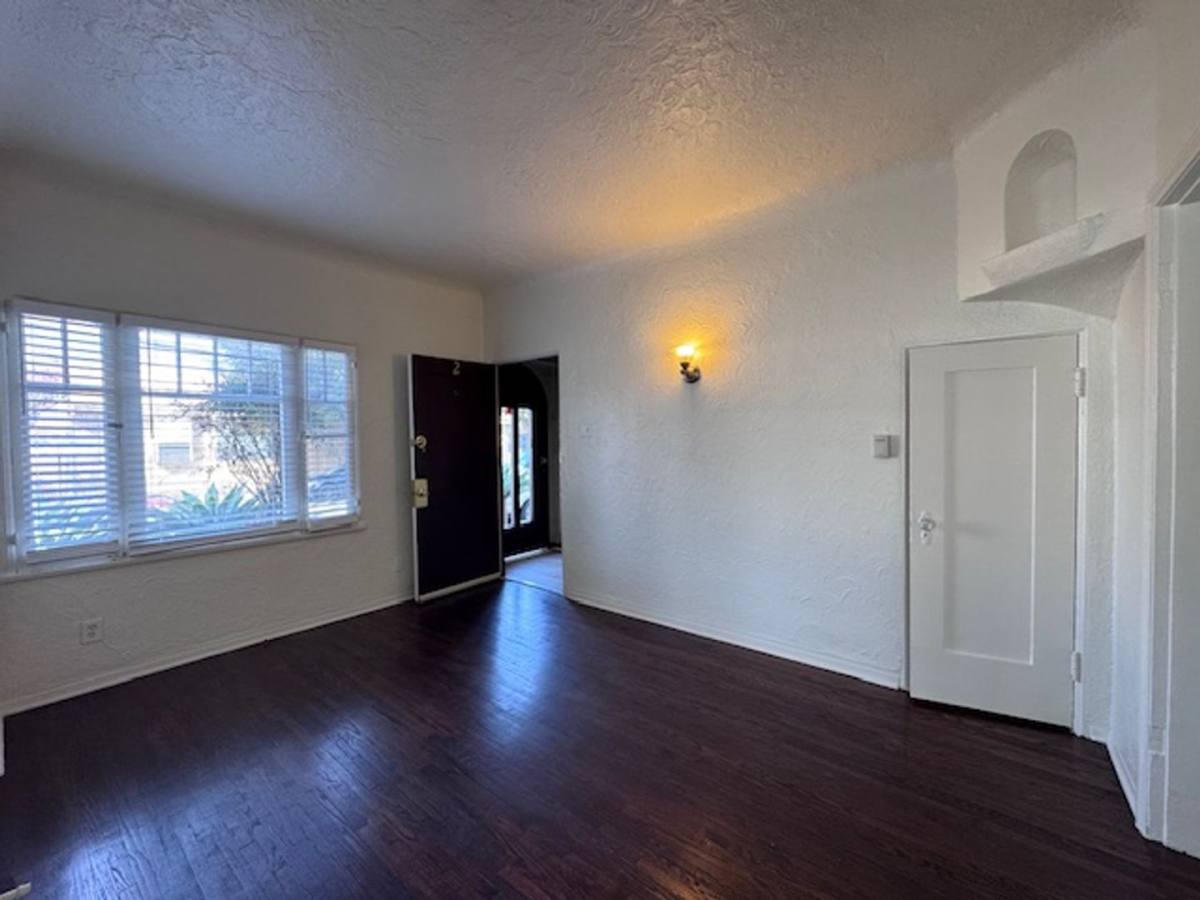 Apartment for rent at 416 W Burnett St, Long Beach, CA 90806