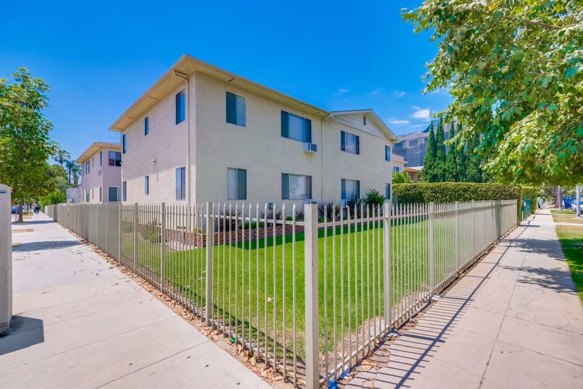Apartment for rent at 2485 Venice Blvd, Los Angeles, CA 90019