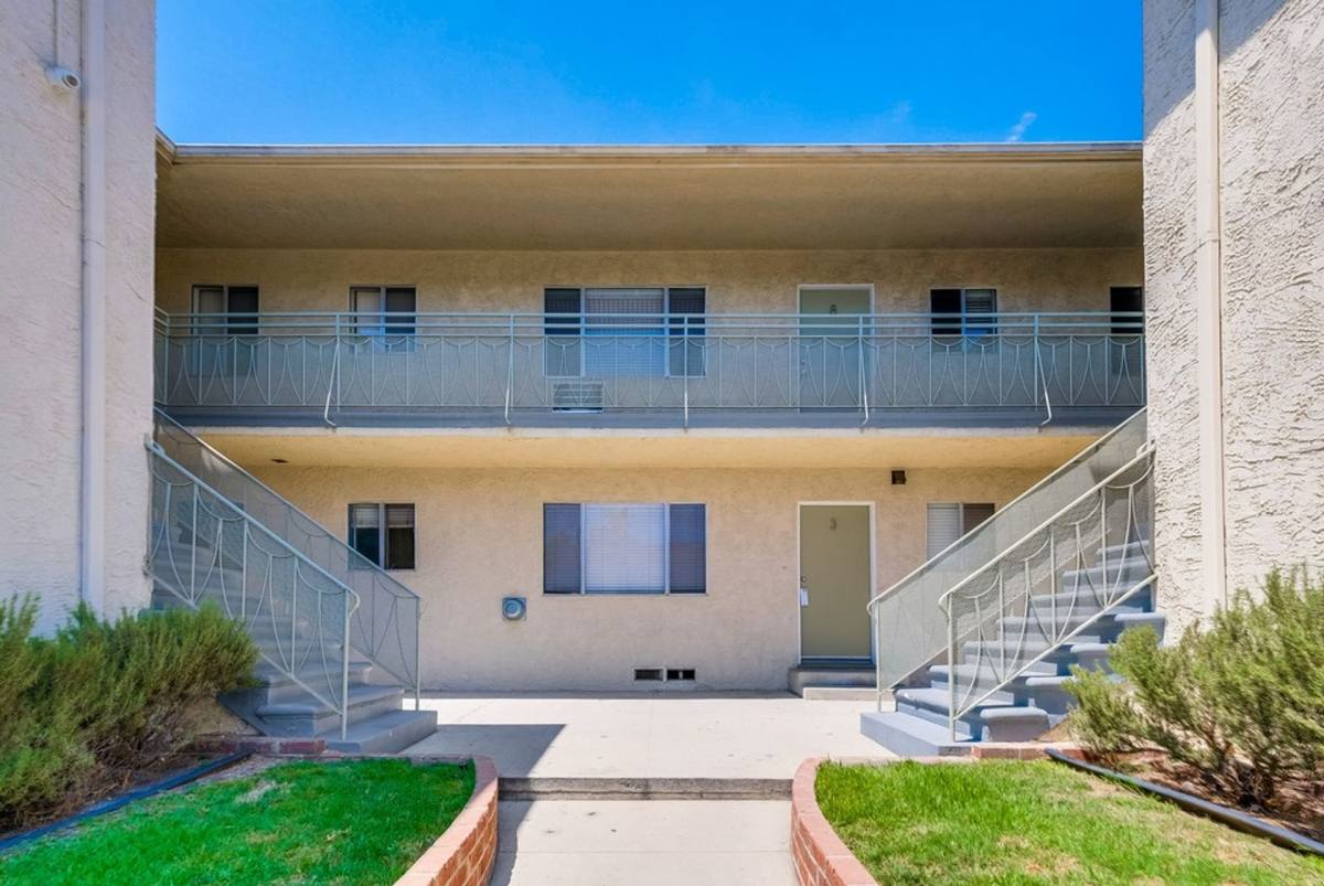Apartment for rent at 2485 Venice Blvd, Los Angeles, CA 90019
