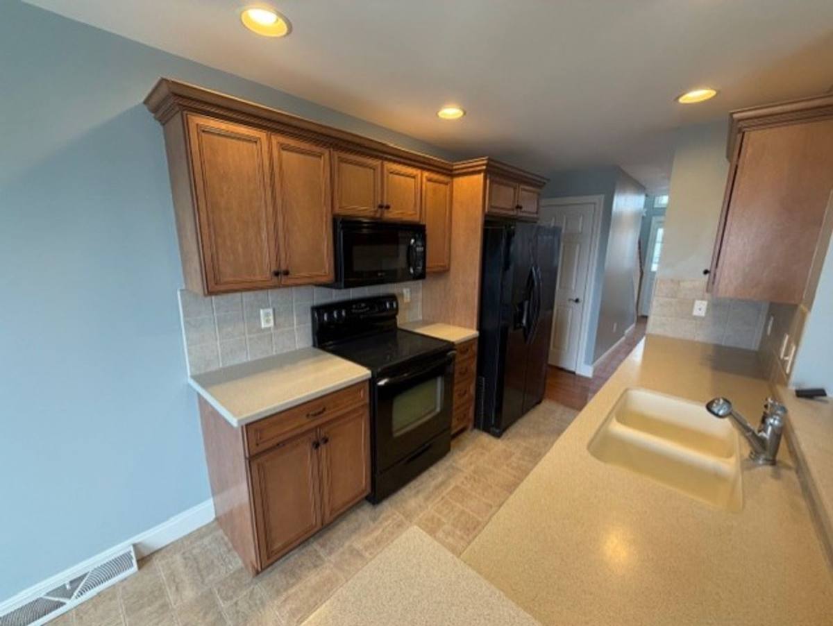 Townhouse for rent at 785 Oak Leaf Lane, Harrisburg, PA 17111