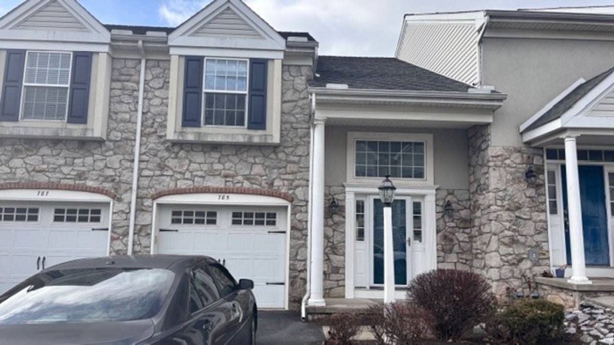 Townhouse for rent at 785 Oak Leaf Lane, Harrisburg, PA 17111