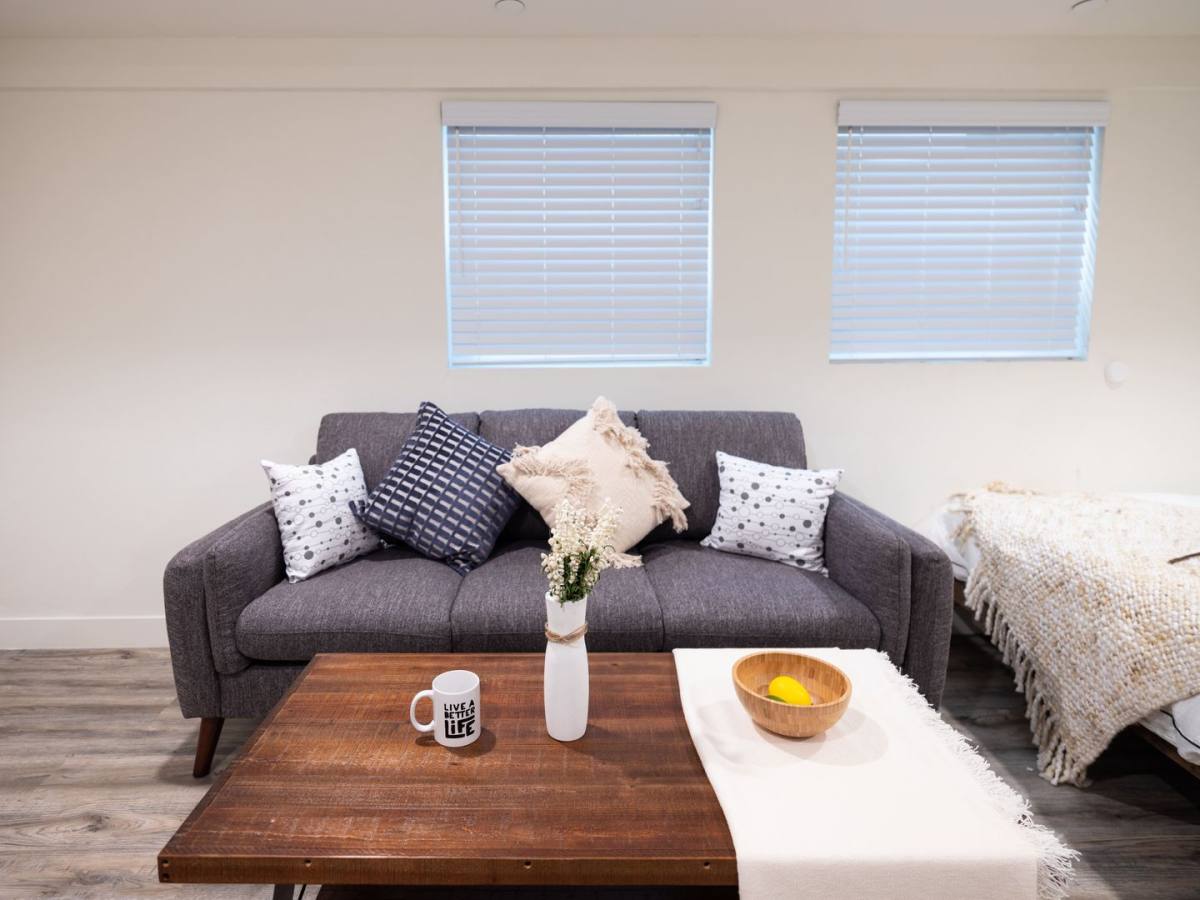 Apartment for rent at 1147 W 37th St, Los Angeles, CA 90007