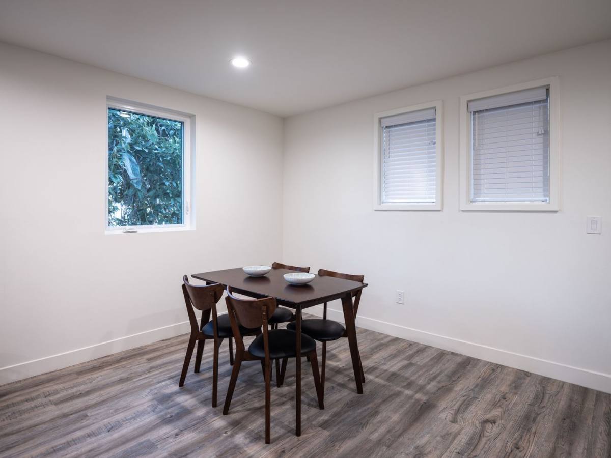 Apartment for rent at 1147 W 37th St, Los Angeles, CA 90007