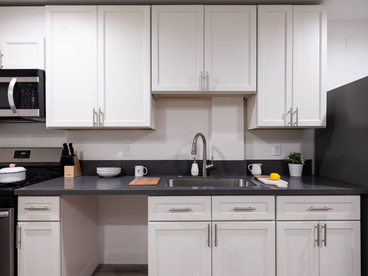 Apartment for rent at 1147 W 37th St, Los Angeles, CA 90007