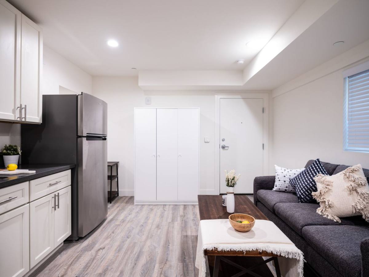 Apartment for rent at 1147 W 37th St, Los Angeles, CA 90007