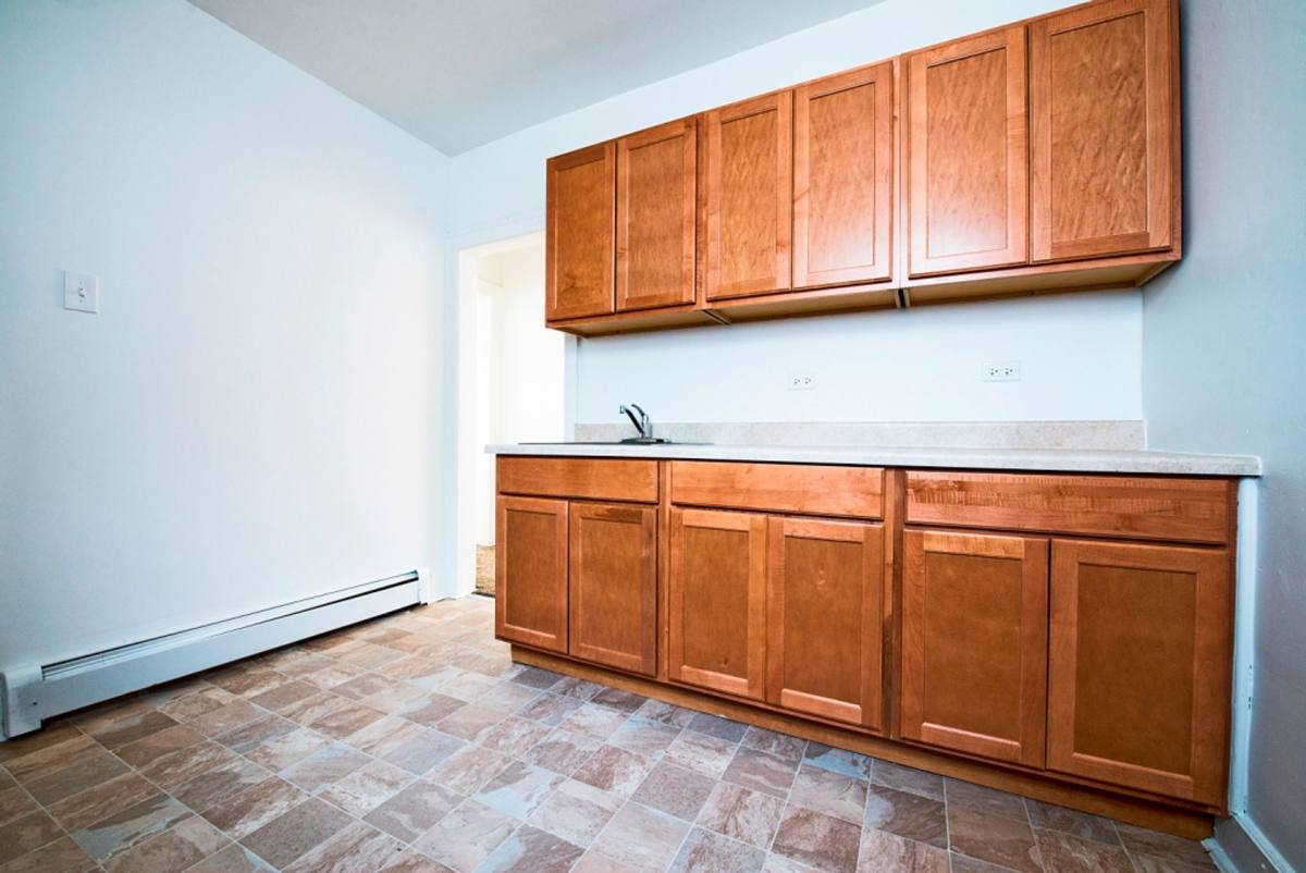 Apartment for rent at 7229-33 S Yates Blvd, Chicago, IL 60649