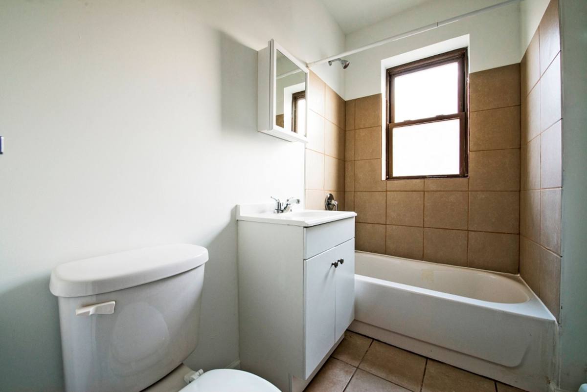Apartment for rent at 7229-33 S Yates Blvd, Chicago, IL 60649