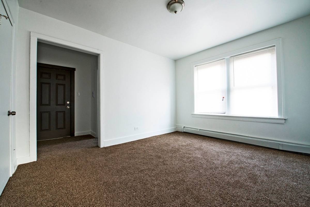 Apartment for rent at 7229-33 S Yates Blvd, Chicago, IL 60649