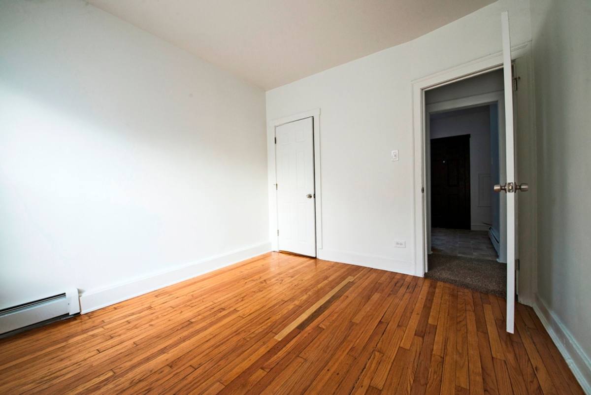 Apartment for rent at 7229-33 S Yates Blvd, Chicago, IL 60649