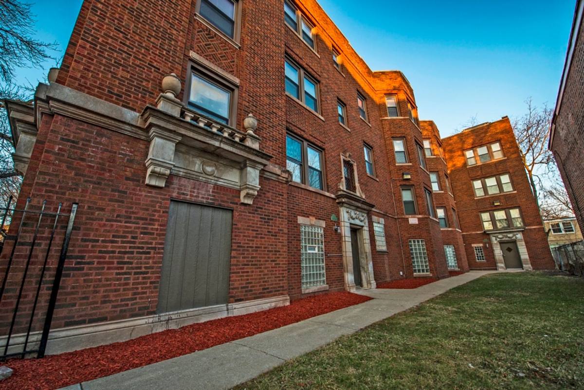 Apartment for rent at 7229-33 S Yates Blvd, Chicago, IL 60649