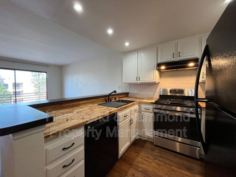 Condo for rent at 6825 Alabama Ave #310, Canoga Park, CA 91303