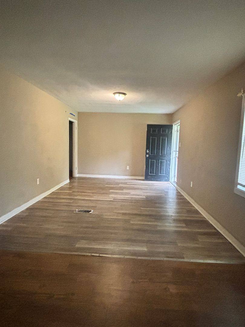 House for rent at 3084 Oak Forest Dr, Jackson, MS 39212