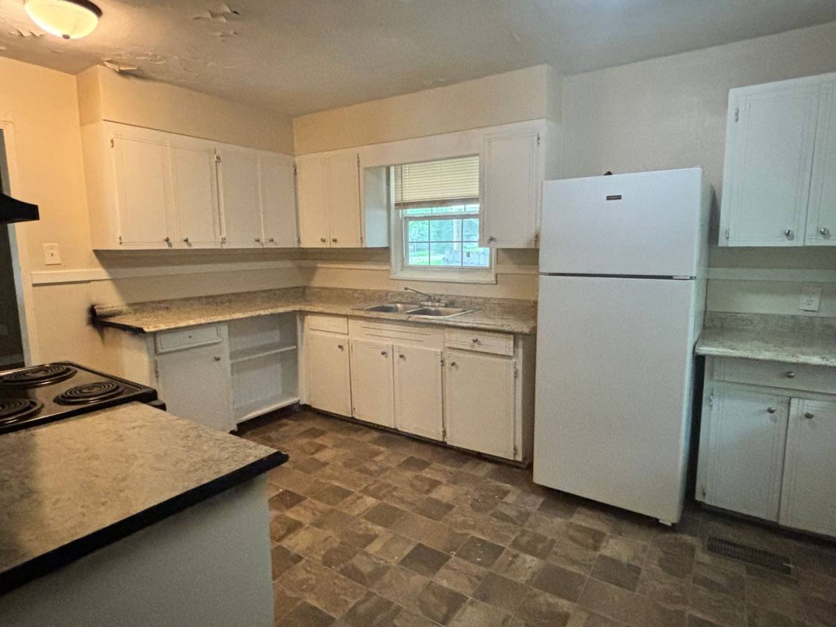 House for rent at 3084 Oak Forest Dr, Jackson, MS 39212