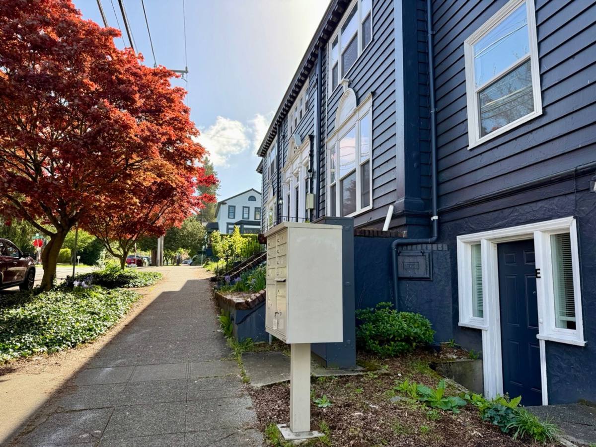 Apartment for rent at 1417 NE 55th St, Seattle, WA 98105