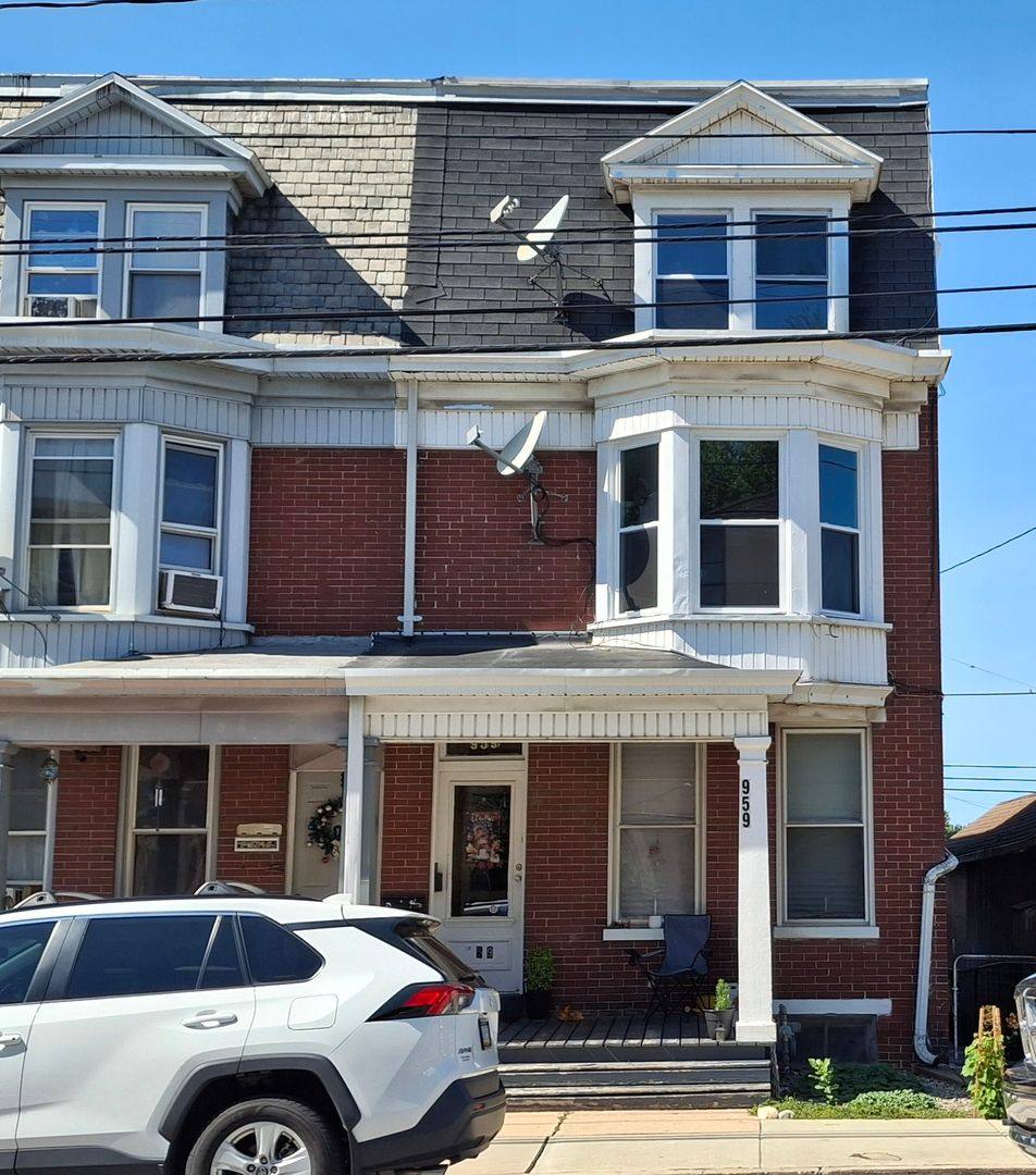 Apartment for rent at 959 E Philadelphia St, York, PA 17403