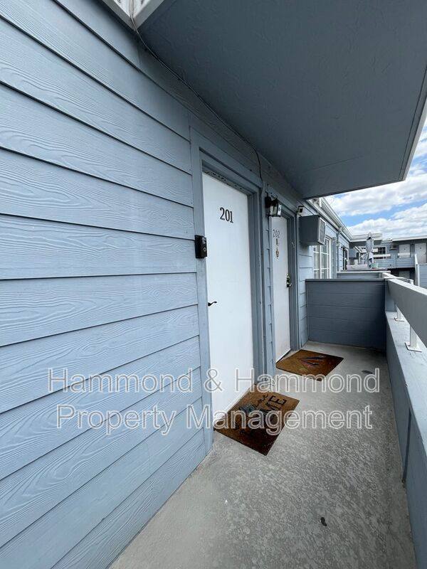 Condo for rent at 20930 Parthenia St #201, Canoga Park, CA 91304