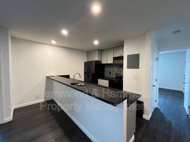 Condo for rent at 20930 Parthenia St #201, Canoga Park, CA 91304