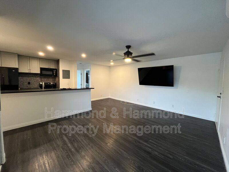 Condo for rent at 20930 Parthenia St #201, Canoga Park, CA 91304