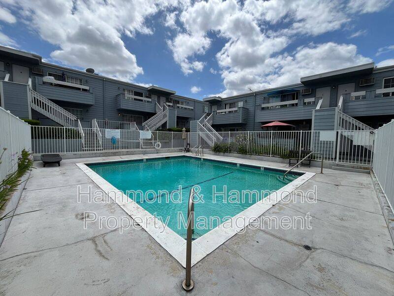 Condo for rent at 20930 Parthenia St #201, Canoga Park, CA 91304