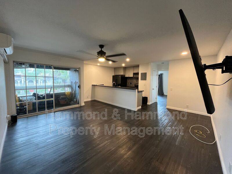 Condo for rent at 20930 Parthenia St #201, Canoga Park, CA 91304