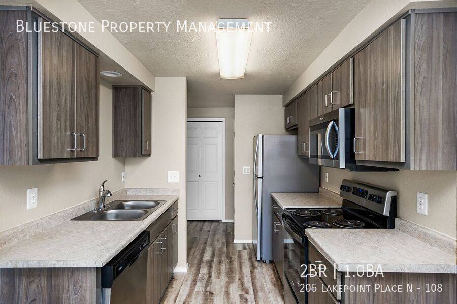 Apartment for rent at 205 Lakepoint Place N, Salem, OR 97303