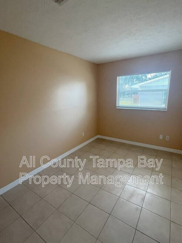 Apartment for rent at 5410 4th St N #B, Zephyrhills, FL 33542