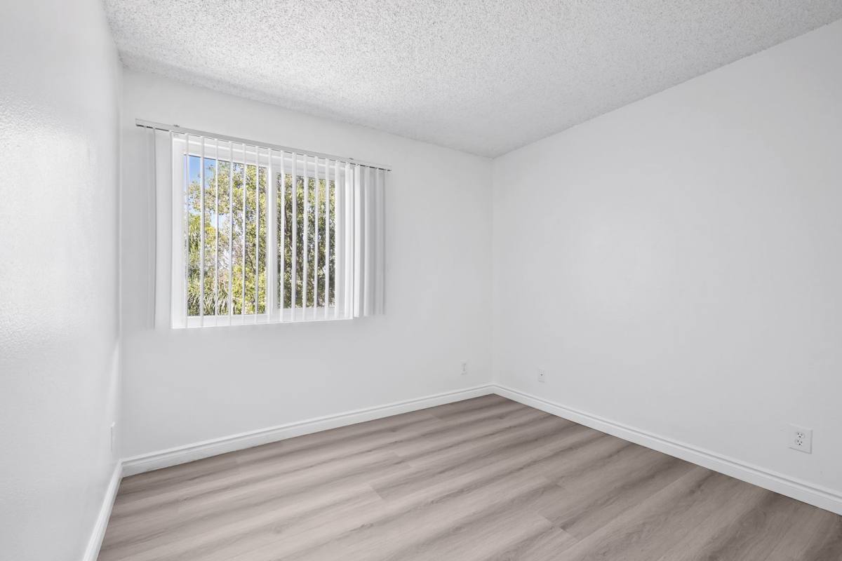Apartment for rent at 13266 Foothill Blvd, Sylmar, CA 91342
