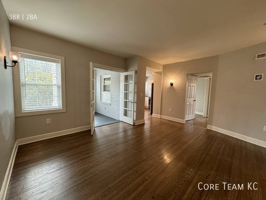 Apartment for rent at 920 Ward Parkway, Kansas City, MO 64111