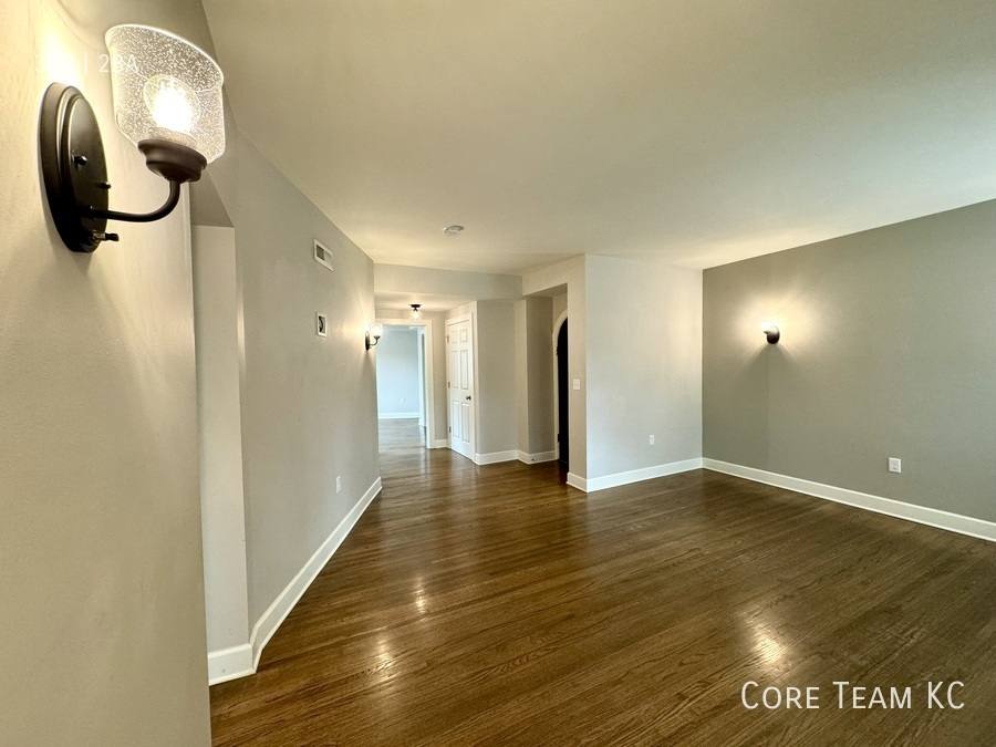 Apartment for rent at 920 Ward Parkway, Kansas City, MO 64111