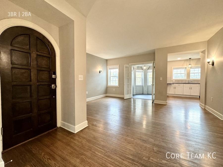 Apartment for rent at 920 Ward Parkway, Kansas City, MO 64111