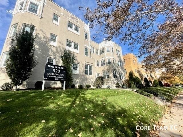 Apartment for rent at 920 Ward Parkway, Kansas City, MO 64111