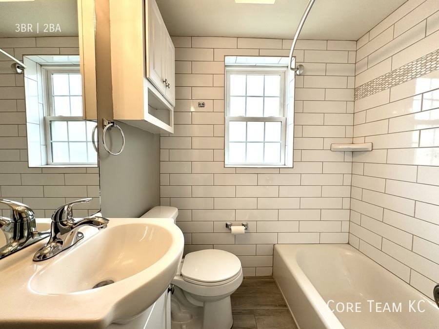 Apartment for rent at 920 Ward Parkway, Kansas City, MO 64111