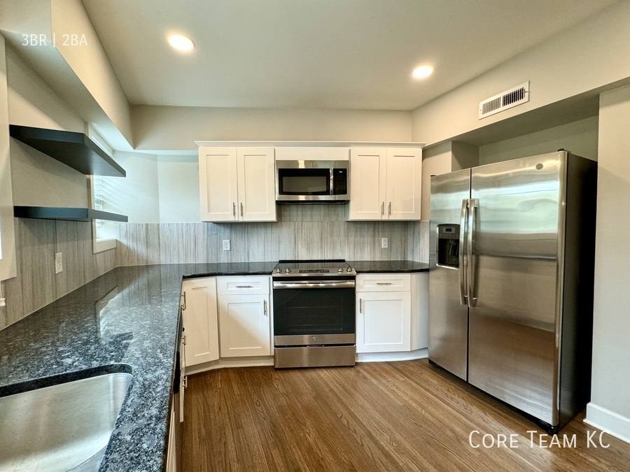 Apartment for rent at 920 Ward Parkway, Kansas City, MO 64111