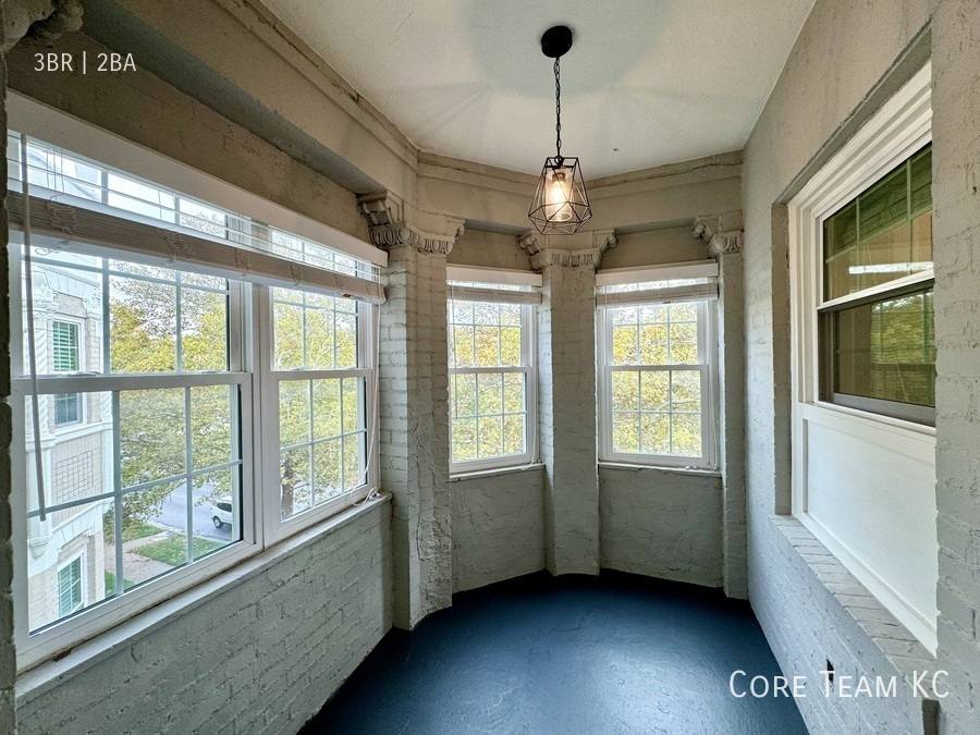 Apartment for rent at 920 Ward Parkway, Kansas City, MO 64111