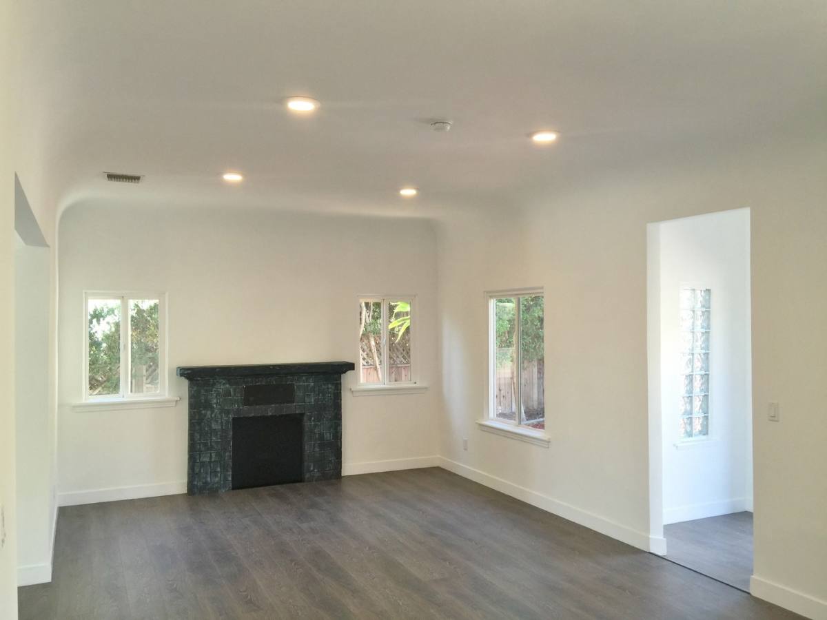 Apartment for rent at 8538 W Knoll Dr, West Hollywood, CA 90069