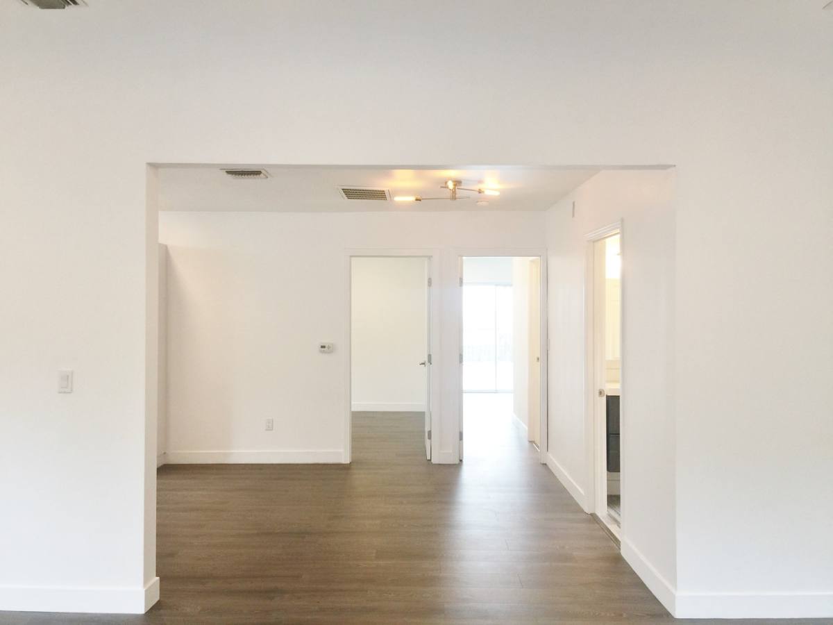Apartment for rent at 8538 W Knoll Dr, West Hollywood, CA 90069