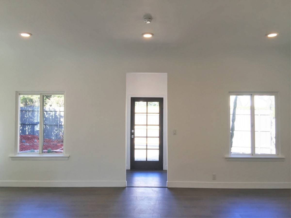 Apartment for rent at 8538 W Knoll Dr, West Hollywood, CA 90069