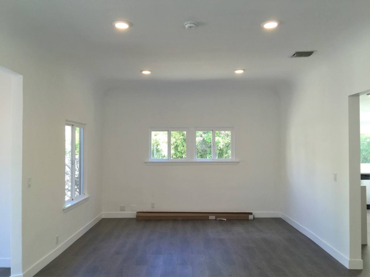 Apartment for rent at 8538 W Knoll Dr, West Hollywood, CA 90069