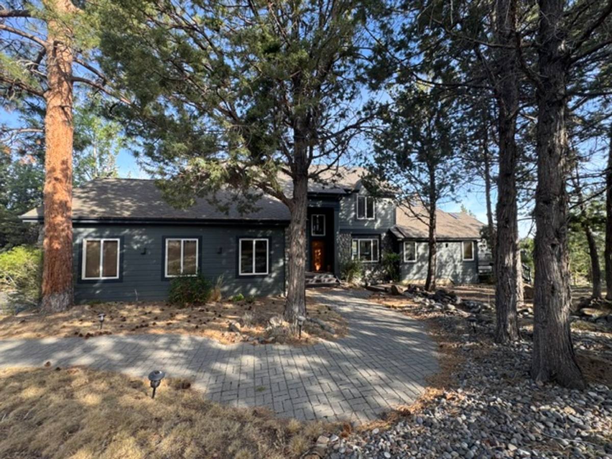 House for rent at 1016 NW Foxwood, Bend, OR 97703