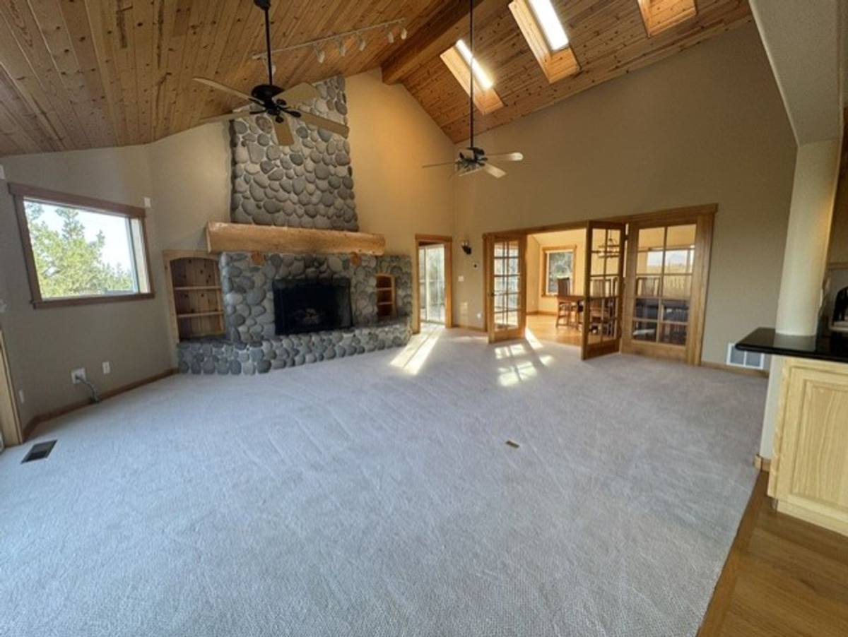 House for rent at 1016 NW Foxwood, Bend, OR 97703