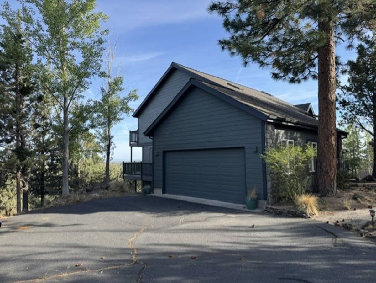 House for rent at 1016 NW Foxwood, Bend, OR 97703