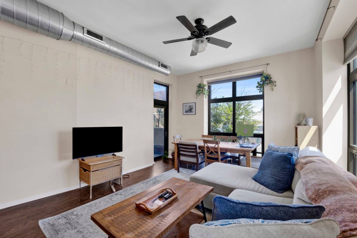 Apartment for rent at 3505 S Morgan St #201, Chicago, IL 60609