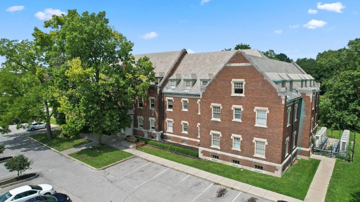 Apartment for rent at 202 Steeples Blvd #101, Indianapolis, IN 46222